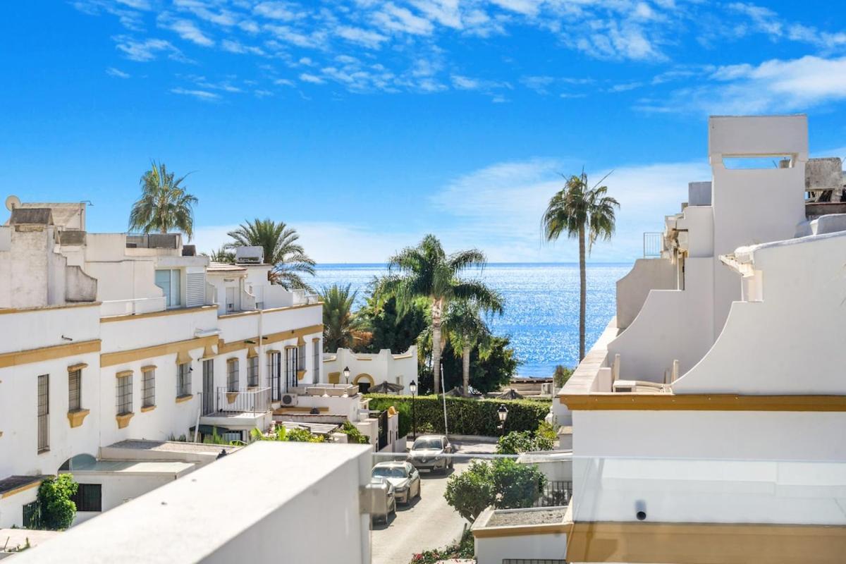 Appartamento A Bright Townhouse In The Marbellamar Residential Development *