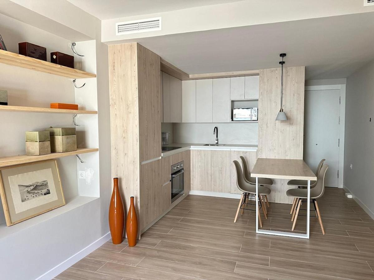 A Bright Townhouse In The Marbellamar Residential Development Appartamento Marbella